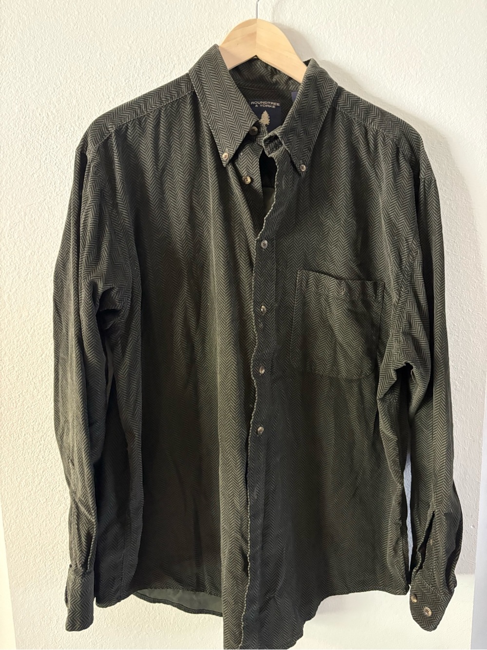 Oversized Cabincore Olive Herringbone Cotton Button-Down Roundtree & Yorke L